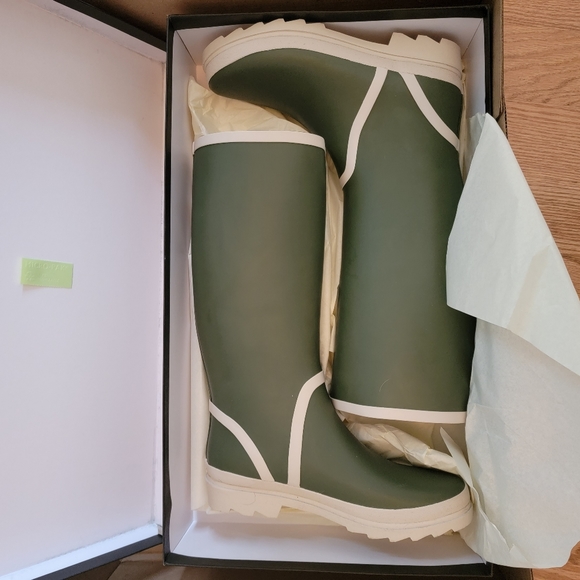 J Crew Olive Green Sz 9 Tall Lugsole